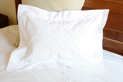 Victorian Hand Embroidered Pillow Sham 3" Flange border. 14"x20"